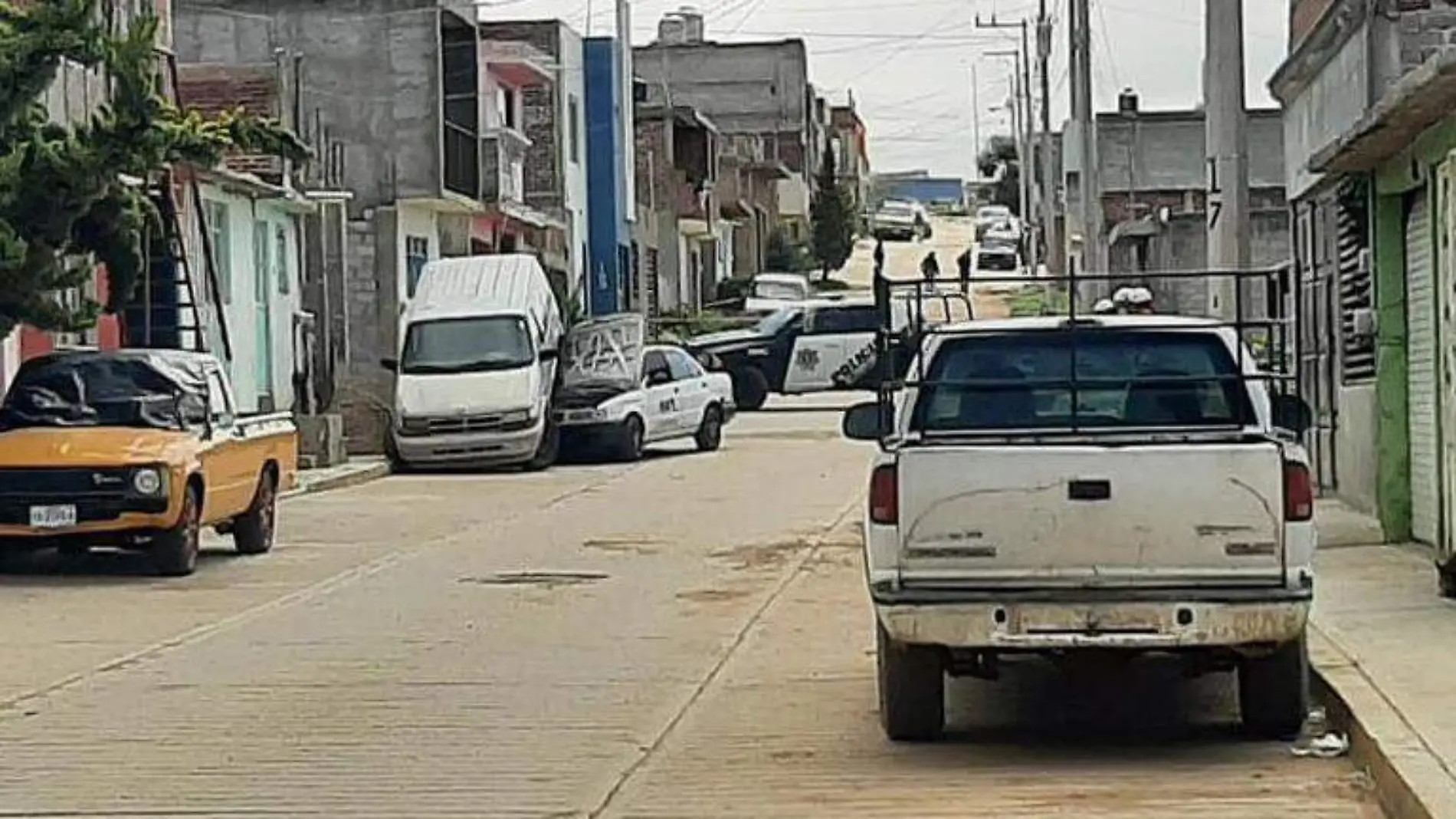 En la calle metalismos en El Orito, Zacatecas finalizó la huida del taxista, que murió al impactarse contra una camioneta